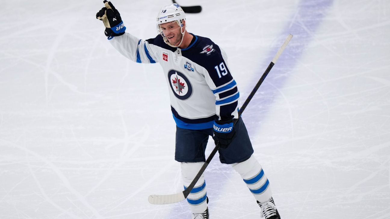 Jonathan Toews gets standing ovation in ‘special’ return to Chicago