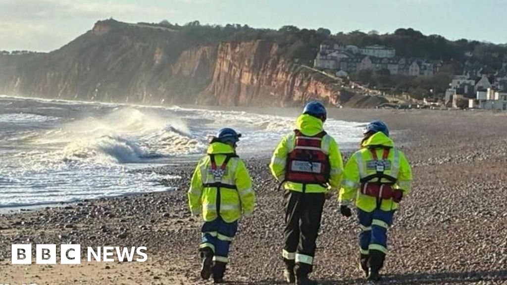 Body found in search for Budleigh Salterton missing swimmers