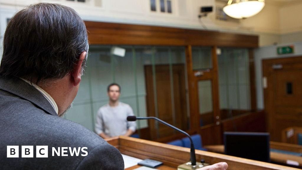 Starmer vows to push ahead with cuts to jury trials despite backlash