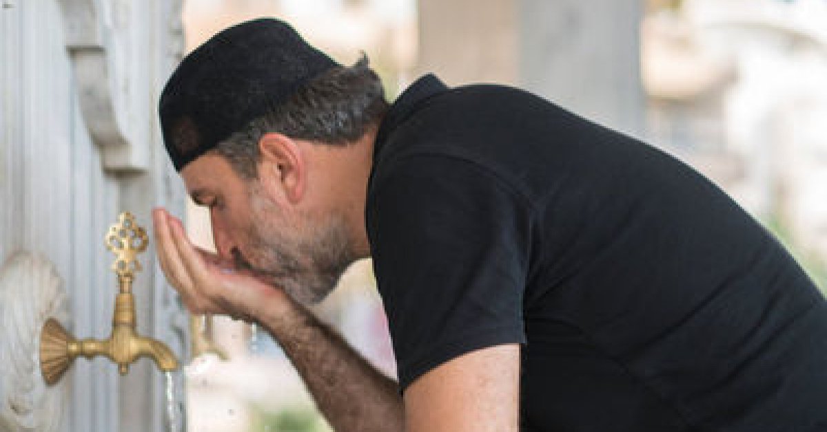 Abdest alırken su yutmak orucu bozar mı? Diyanet’e göre oruçluyken abdest alırken su yutmak orucu bozar mı?