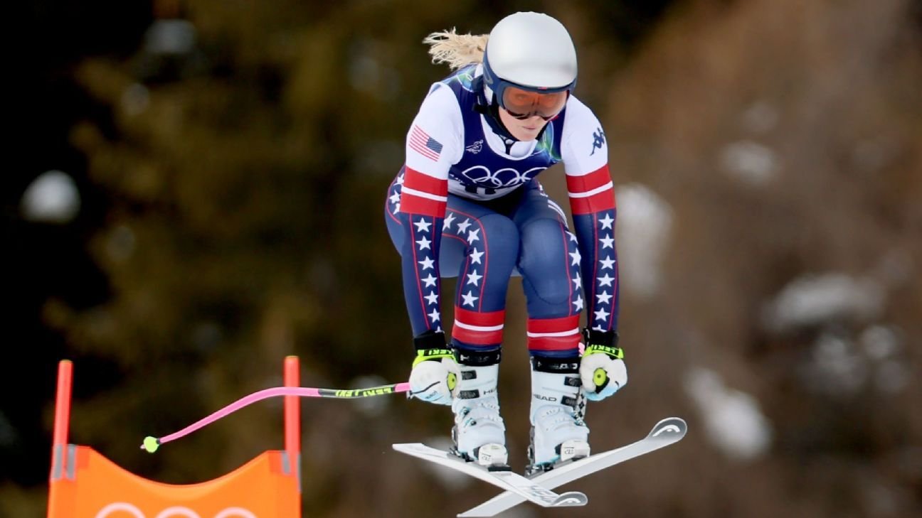 Lindsey Vonn finishes Olympic downhill training on injured knee