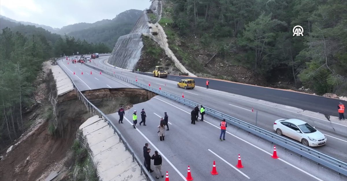 Kara yolunda heyelan ve göçük!