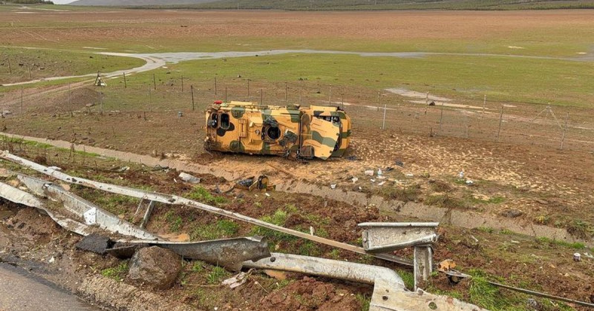 Askeri araç devrildi! 10 yaralı var