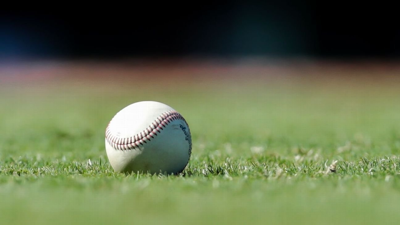 1 dead in crash involving Iowa Lakes Community College baseball team