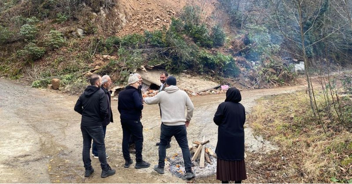 Heyelan evi yuttu! Facia kıl payı!