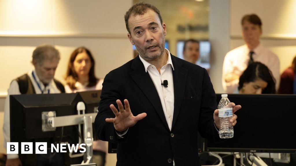 Washington Post chief executive steps down after mass lay-offs