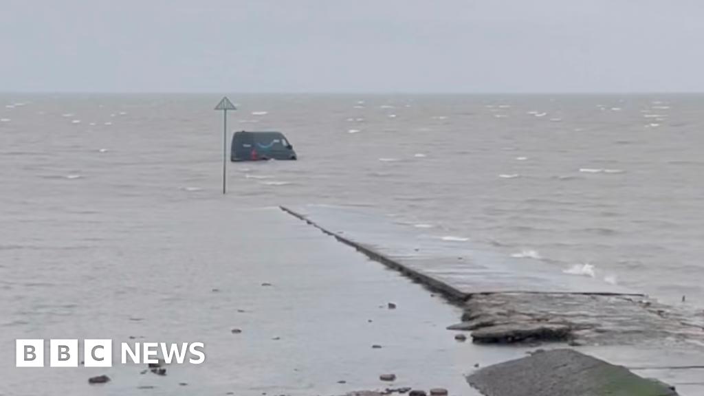 Delivery van 'stuck on deadliest mudflat footpath'