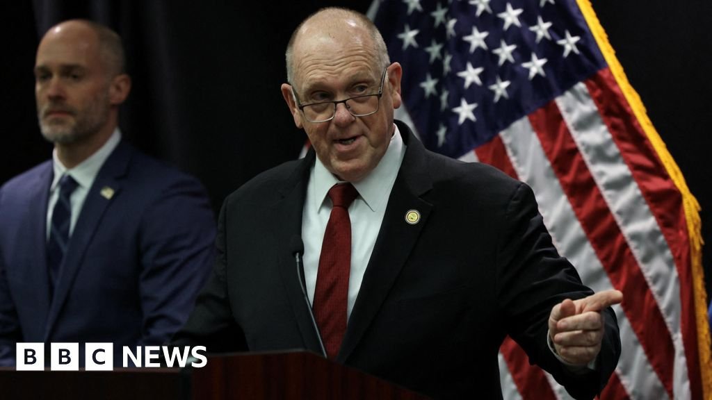 Trump administration withdrawing 700 federal agents from Minnesota