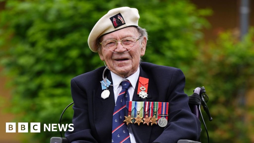 D-Day veteran who 'never thought of himself as a hero' dies aged 100